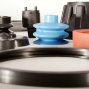 diferentes-juntas-de-caucho-sobre-fondo-blanco