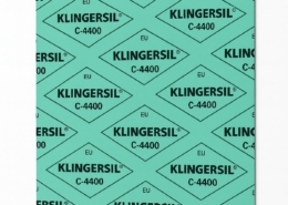 Plancha de material KLINGERSIL®sobre fondo blanco, vista superior.